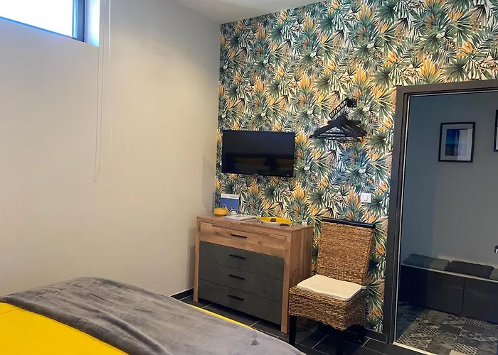 Chambre Tout Confort Avec Commodites Espace Repas Wifi Parking